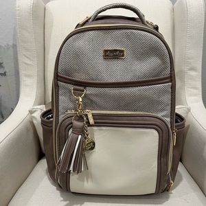 Itzy Ritzy Boss Plus Large Diaper Bag